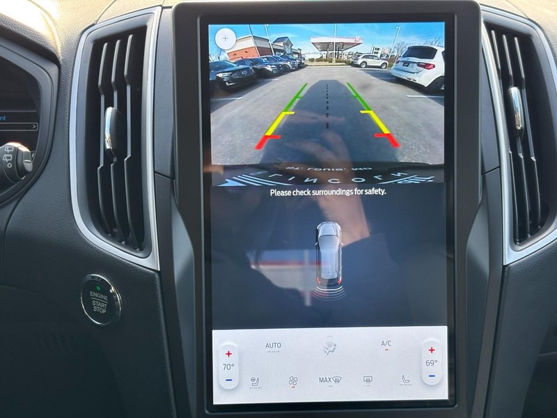 Ford Edge Vehicle Full-screen Gallery Image 22