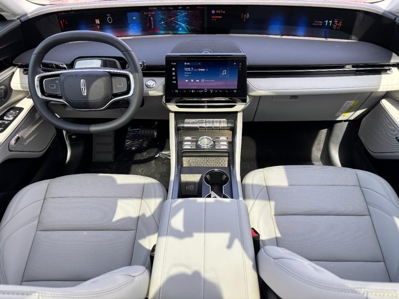 Lincoln Nautilus Vehicle Full-screen Gallery Image 12
