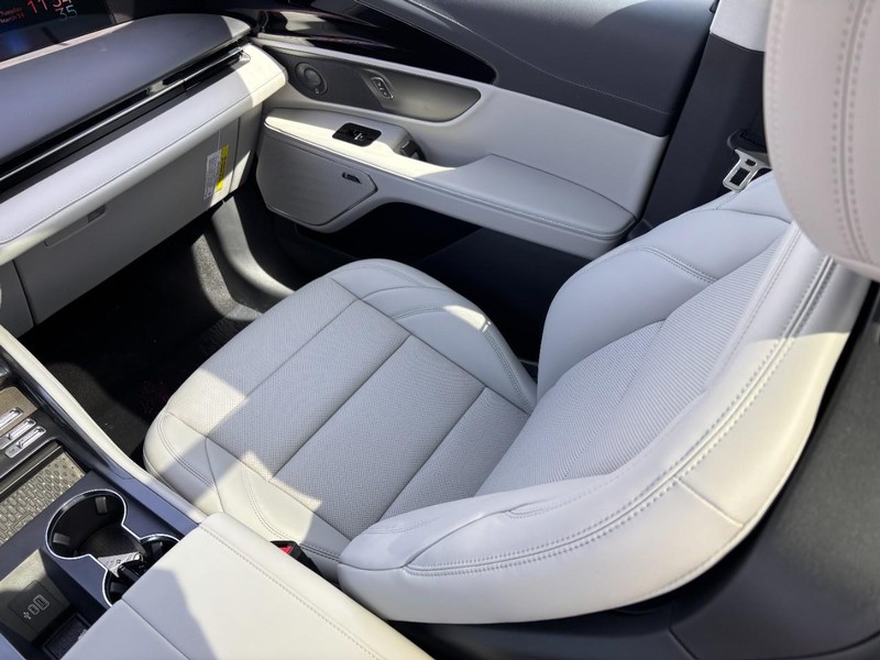Lincoln Nautilus Vehicle Full-screen Gallery Image 15