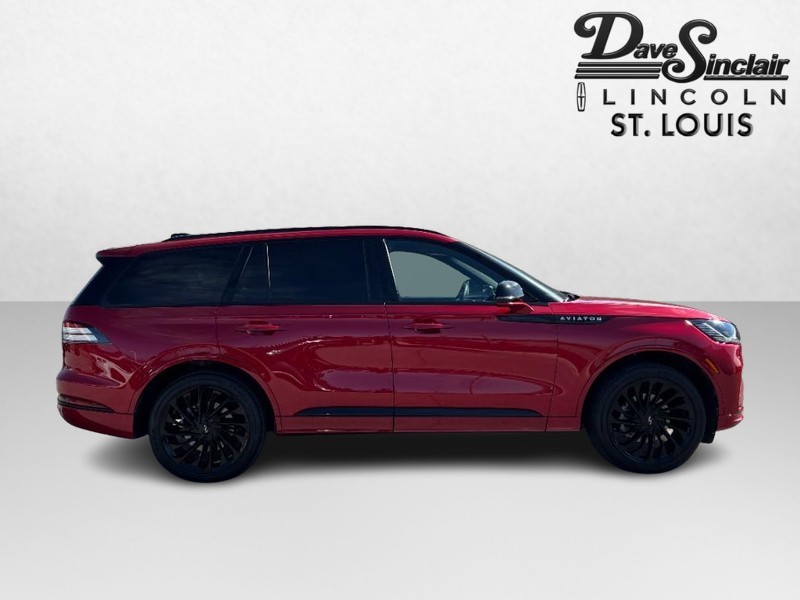 Lincoln Aviator Vehicle Full-screen Gallery Image 04