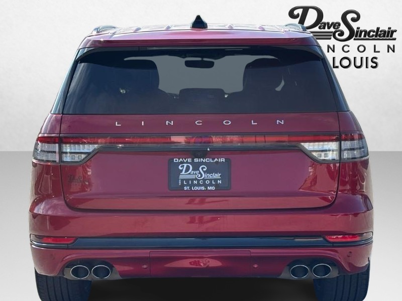Lincoln Aviator Vehicle Full-screen Gallery Image 06