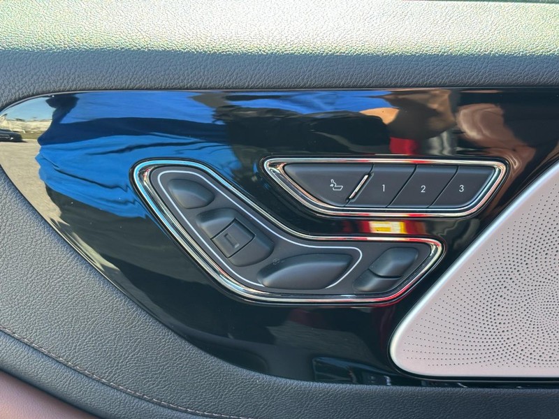 Lincoln Aviator Vehicle Full-screen Gallery Image 17