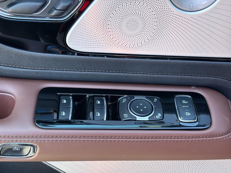 Lincoln Aviator Vehicle Full-screen Gallery Image 18