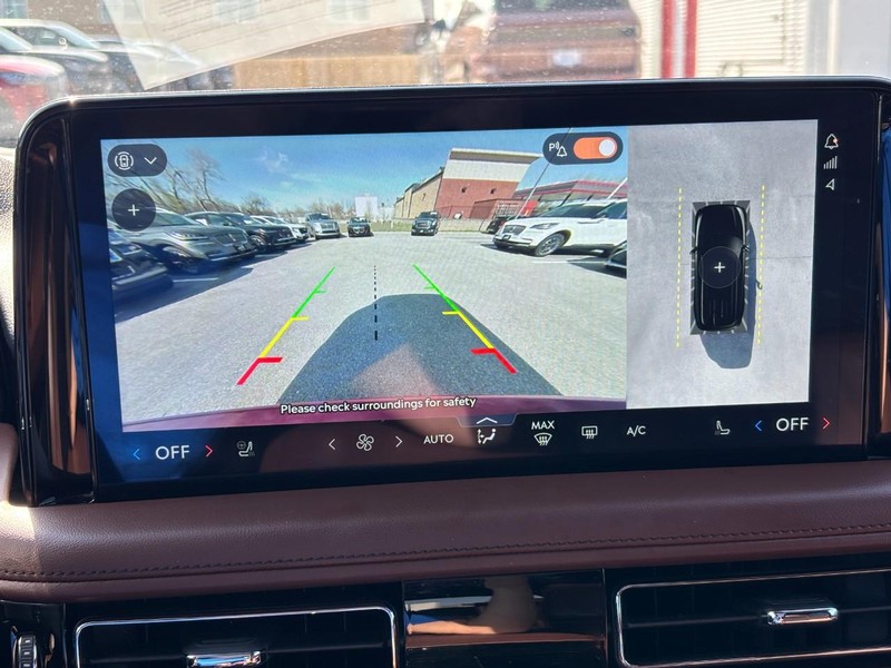 Lincoln Aviator Vehicle Full-screen Gallery Image 23