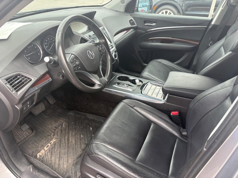 Acura MDX Vehicle Full-screen Gallery Image 05