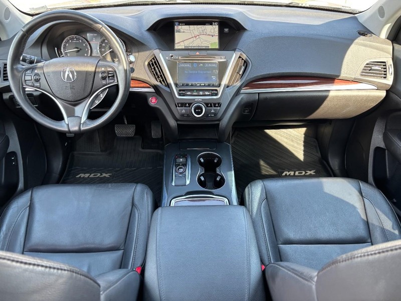 Acura MDX Vehicle Full-screen Gallery Image 12