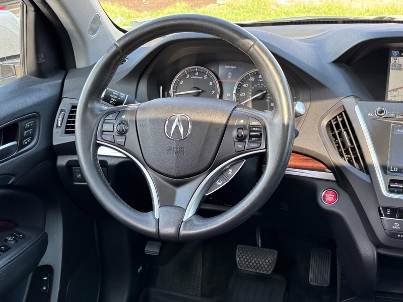 Acura MDX Vehicle Full-screen Gallery Image 13