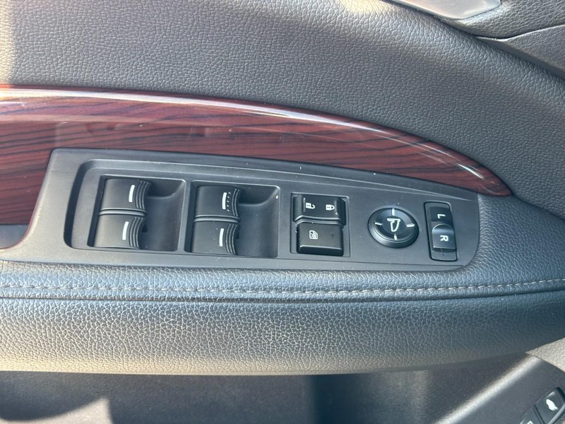 Acura MDX Vehicle Full-screen Gallery Image 17