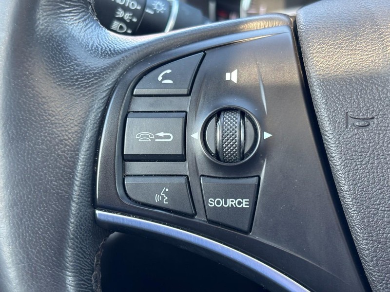 Acura MDX Vehicle Full-screen Gallery Image 18