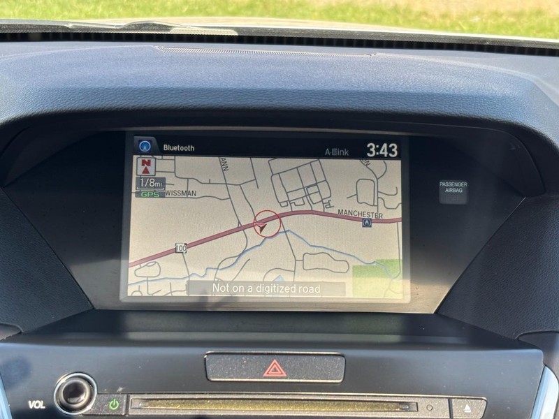 Acura MDX Vehicle Full-screen Gallery Image 21