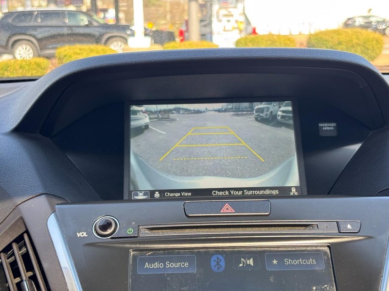 Acura MDX Vehicle Full-screen Gallery Image 22