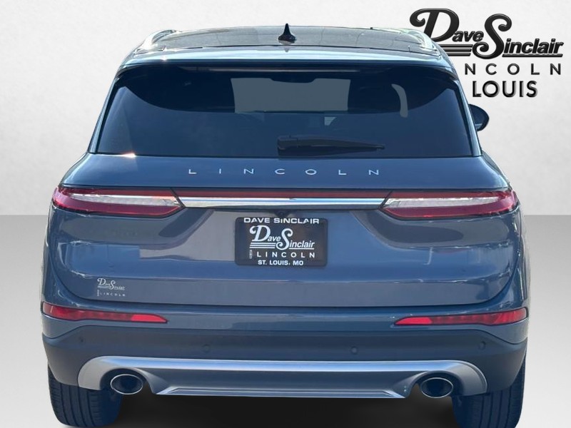 Lincoln Corsair Vehicle Full-screen Gallery Image 04