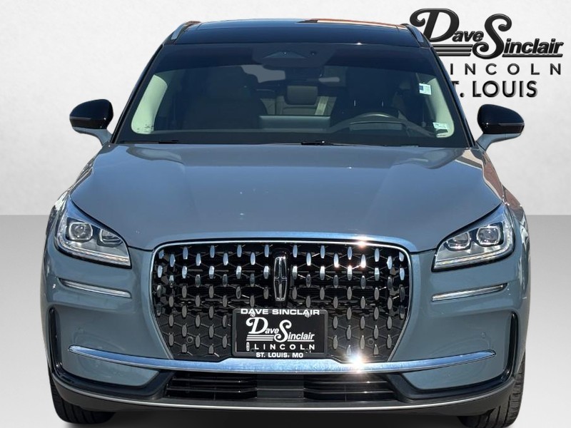 Lincoln Corsair Vehicle Full-screen Gallery Image 09