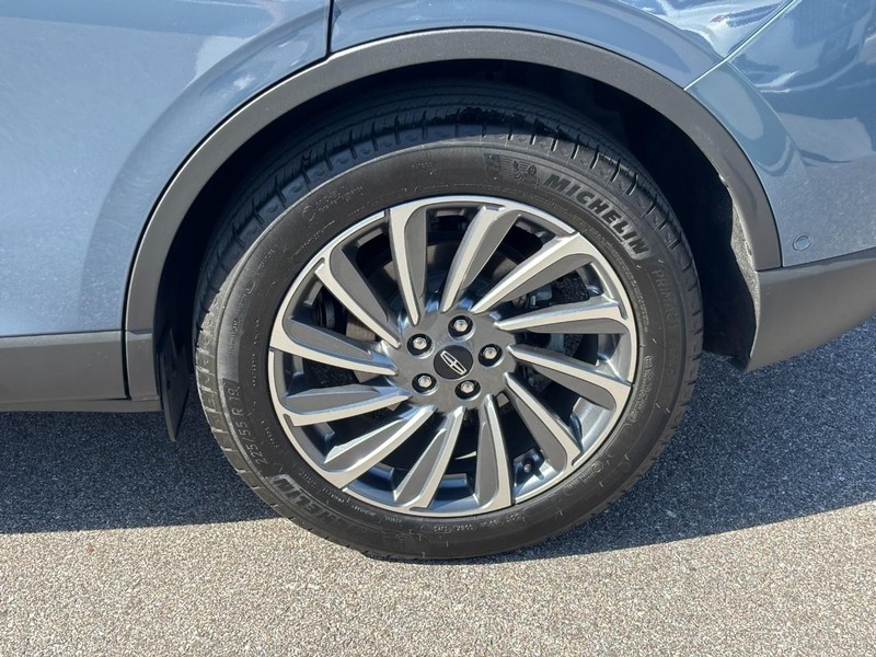 Lincoln Corsair Vehicle Full-screen Gallery Image 10