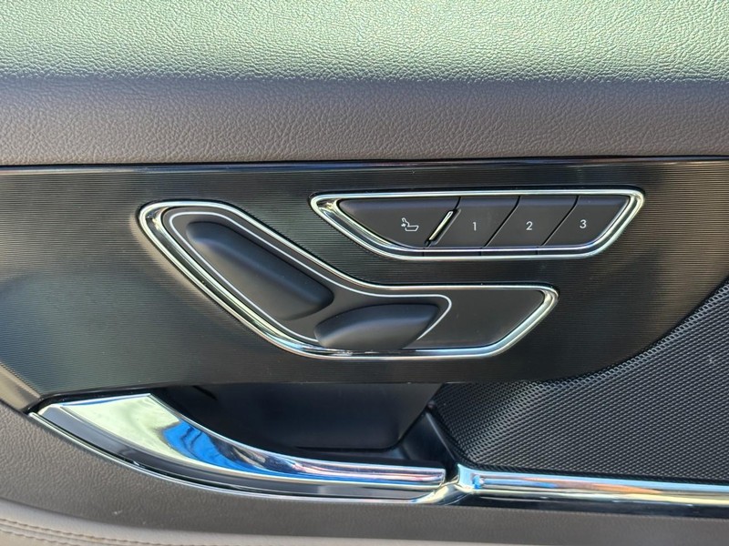 Lincoln Corsair Vehicle Full-screen Gallery Image 16