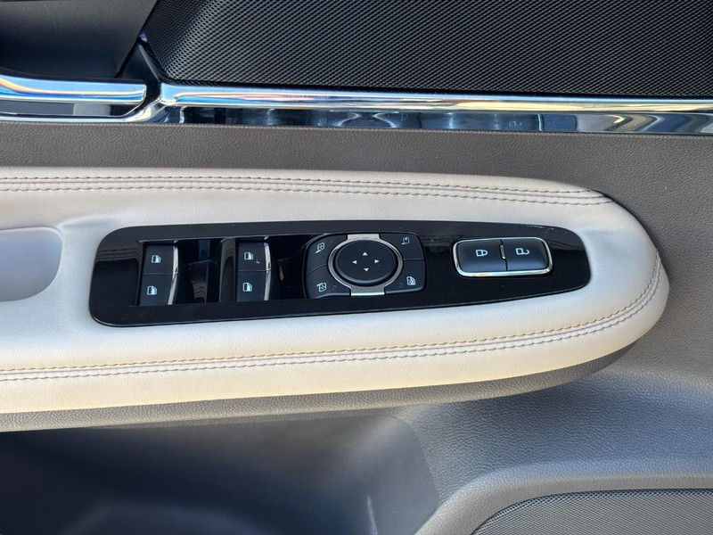 Lincoln Corsair Vehicle Full-screen Gallery Image 17