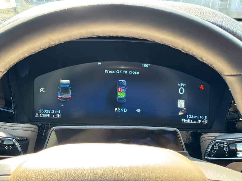 Lincoln Corsair Vehicle Full-screen Gallery Image 20