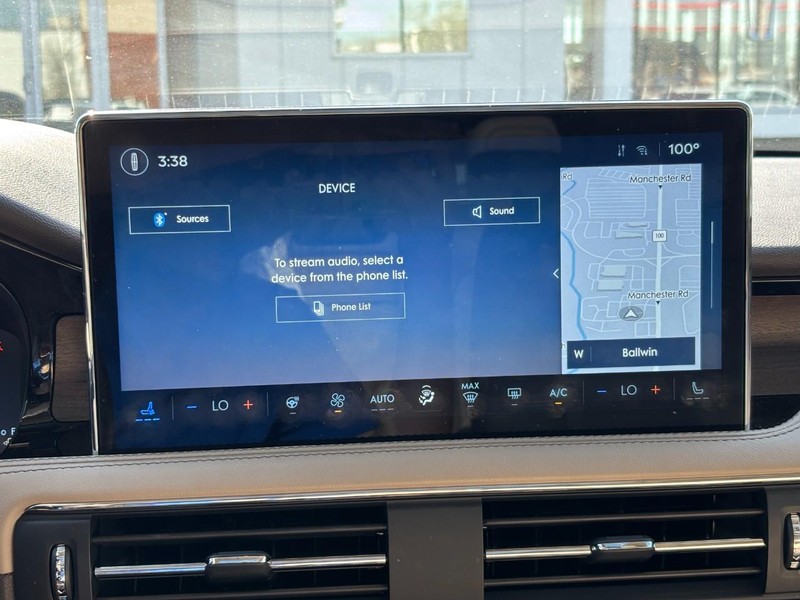 Lincoln Corsair Vehicle Full-screen Gallery Image 21