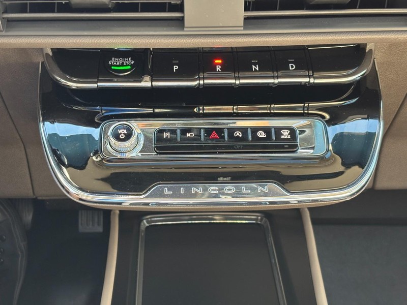 Lincoln Corsair Vehicle Full-screen Gallery Image 23