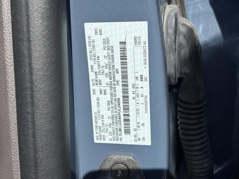 Lincoln Corsair Vehicle Full-screen Gallery Image 24