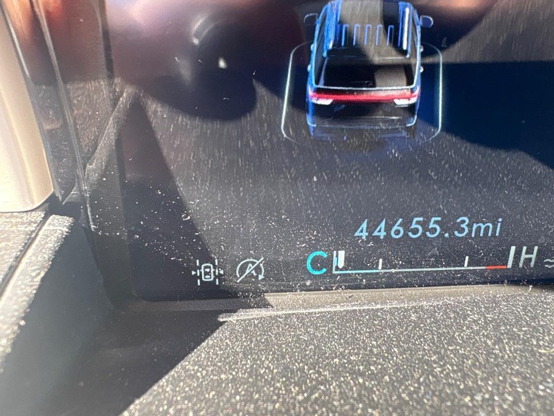 Lincoln Navigator L Vehicle Full-screen Gallery Image 07