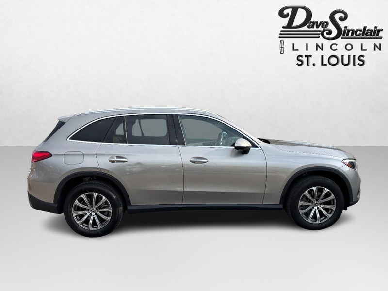 Mercedes-Benz GLC Vehicle Full-screen Gallery Image 02