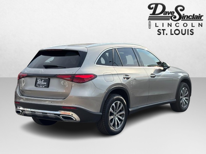 Mercedes-Benz GLC Vehicle Full-screen Gallery Image 03