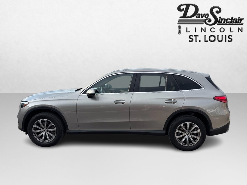 Mercedes-Benz GLC Vehicle Full-screen Gallery Image 06