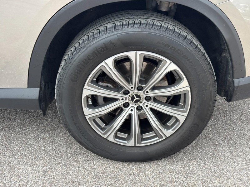 Mercedes-Benz GLC Vehicle Full-screen Gallery Image 10