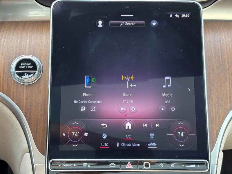 Mercedes-Benz GLC Vehicle Full-screen Gallery Image 21