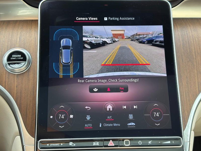 Mercedes-Benz GLC Vehicle Full-screen Gallery Image 22