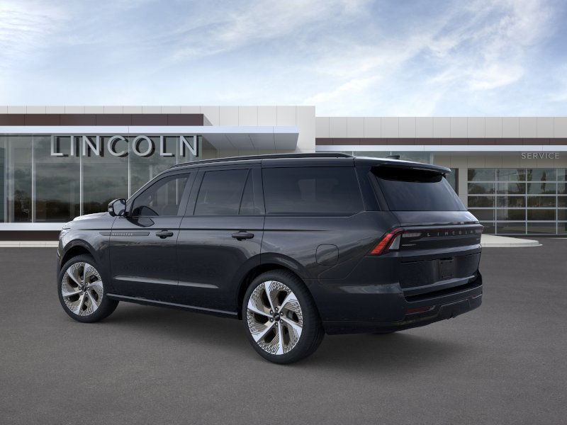 Lincoln Navigator Vehicle Full-screen Gallery Image 04