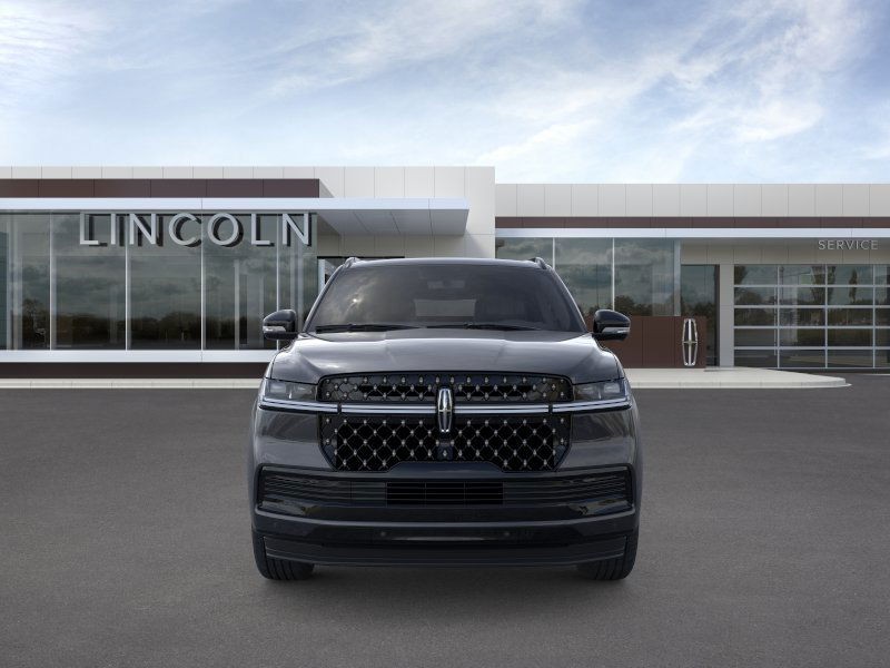Lincoln Navigator Vehicle Full-screen Gallery Image 06