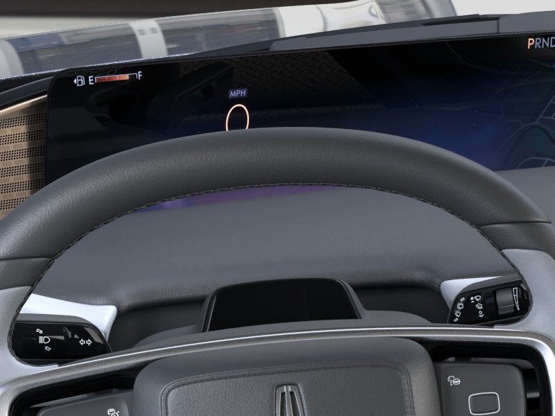 Lincoln Navigator Vehicle Full-screen Gallery Image 14