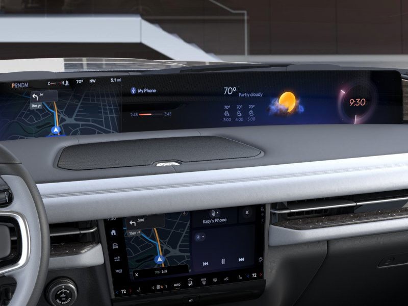 Lincoln Navigator Vehicle Full-screen Gallery Image 15