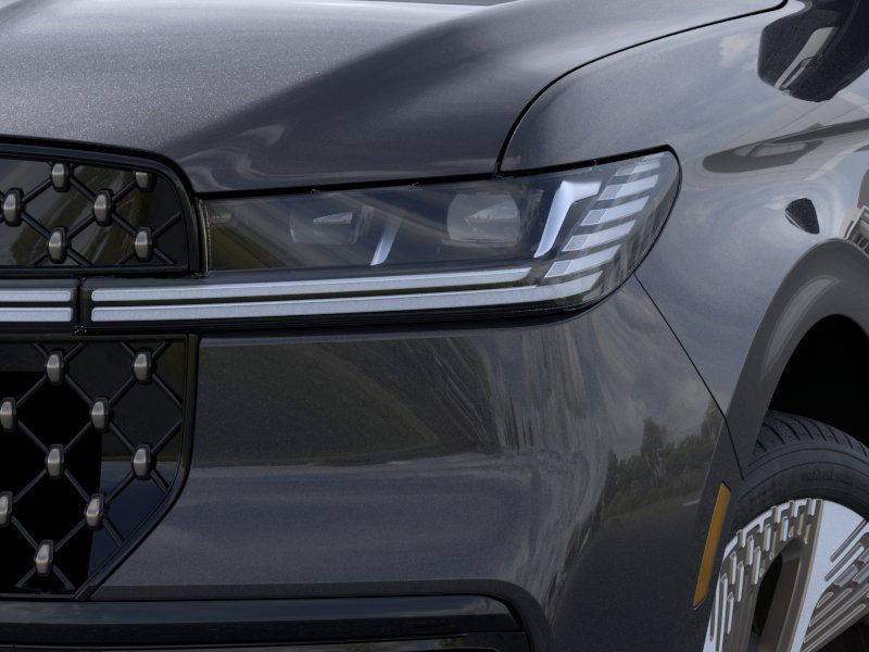 Lincoln Navigator Vehicle Full-screen Gallery Image 19