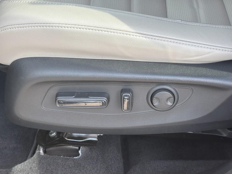 Honda CR-V Vehicle Full-screen Gallery Image 17
