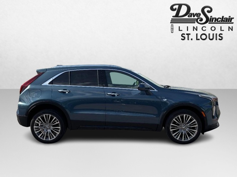 Cadillac XT4 Vehicle Full-screen Gallery Image 02