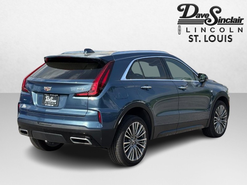 Cadillac XT4 Vehicle Full-screen Gallery Image 03