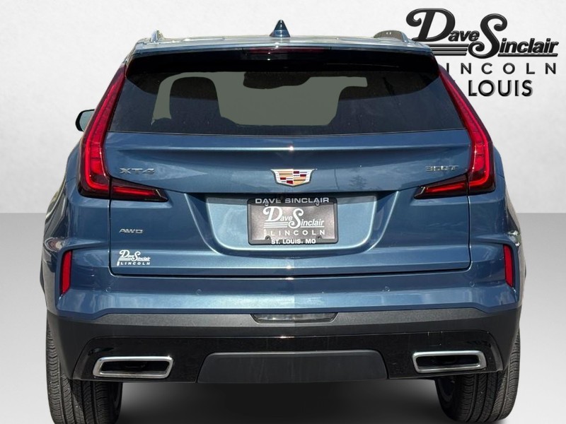 Cadillac XT4 Vehicle Full-screen Gallery Image 04