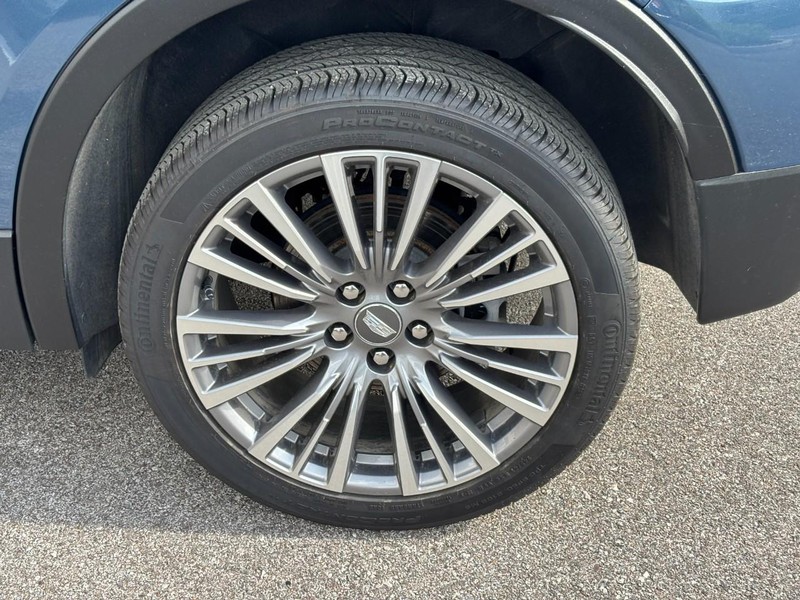 Cadillac XT4 Vehicle Full-screen Gallery Image 09
