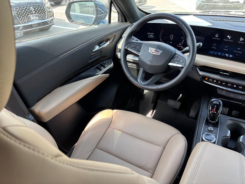 Cadillac XT4 Vehicle Full-screen Gallery Image 11