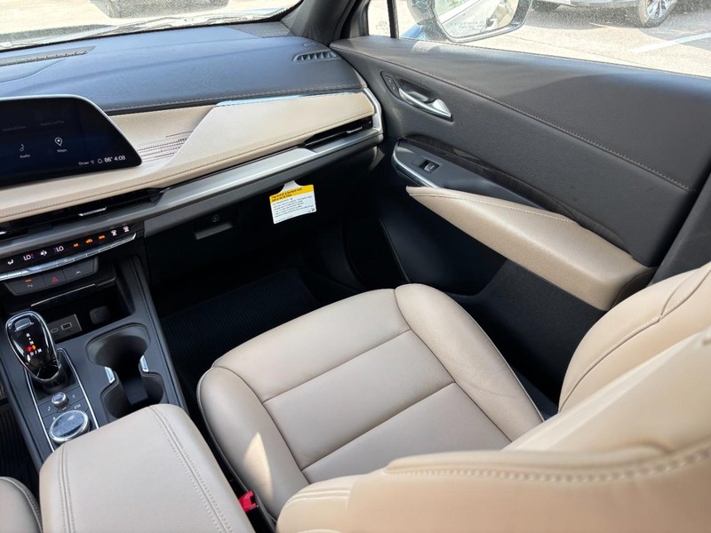 Cadillac XT4 Vehicle Full-screen Gallery Image 13