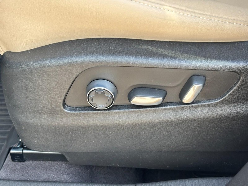Cadillac XT4 Vehicle Full-screen Gallery Image 14