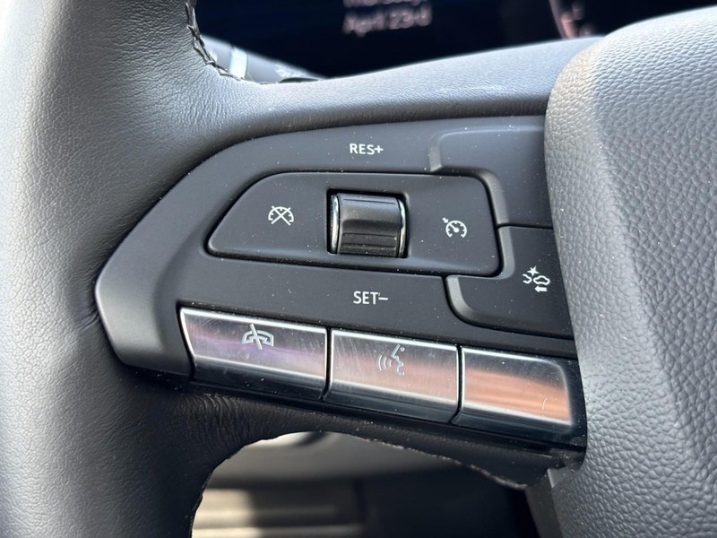 Cadillac XT4 Vehicle Full-screen Gallery Image 16