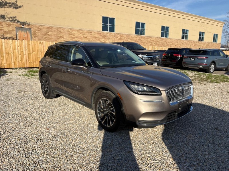 Lincoln Corsair Vehicle Full-screen Gallery Image 04