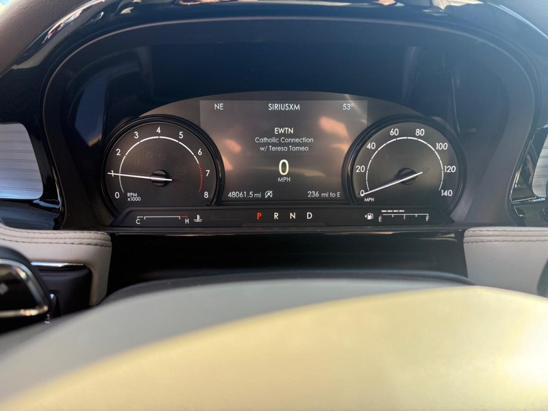 Lincoln Corsair Vehicle Full-screen Gallery Image 06