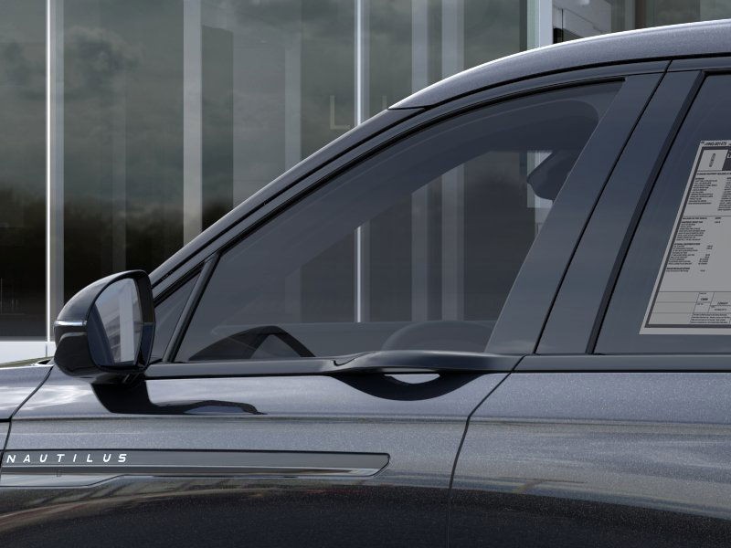 Lincoln Nautilus Vehicle Full-screen Gallery Image 21