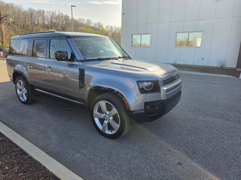 Land Rover Defender 130 Vehicle Full-screen Gallery Image 04