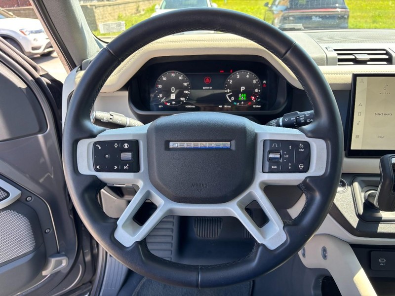 Land Rover Defender Vehicle Full-screen Gallery Image 20